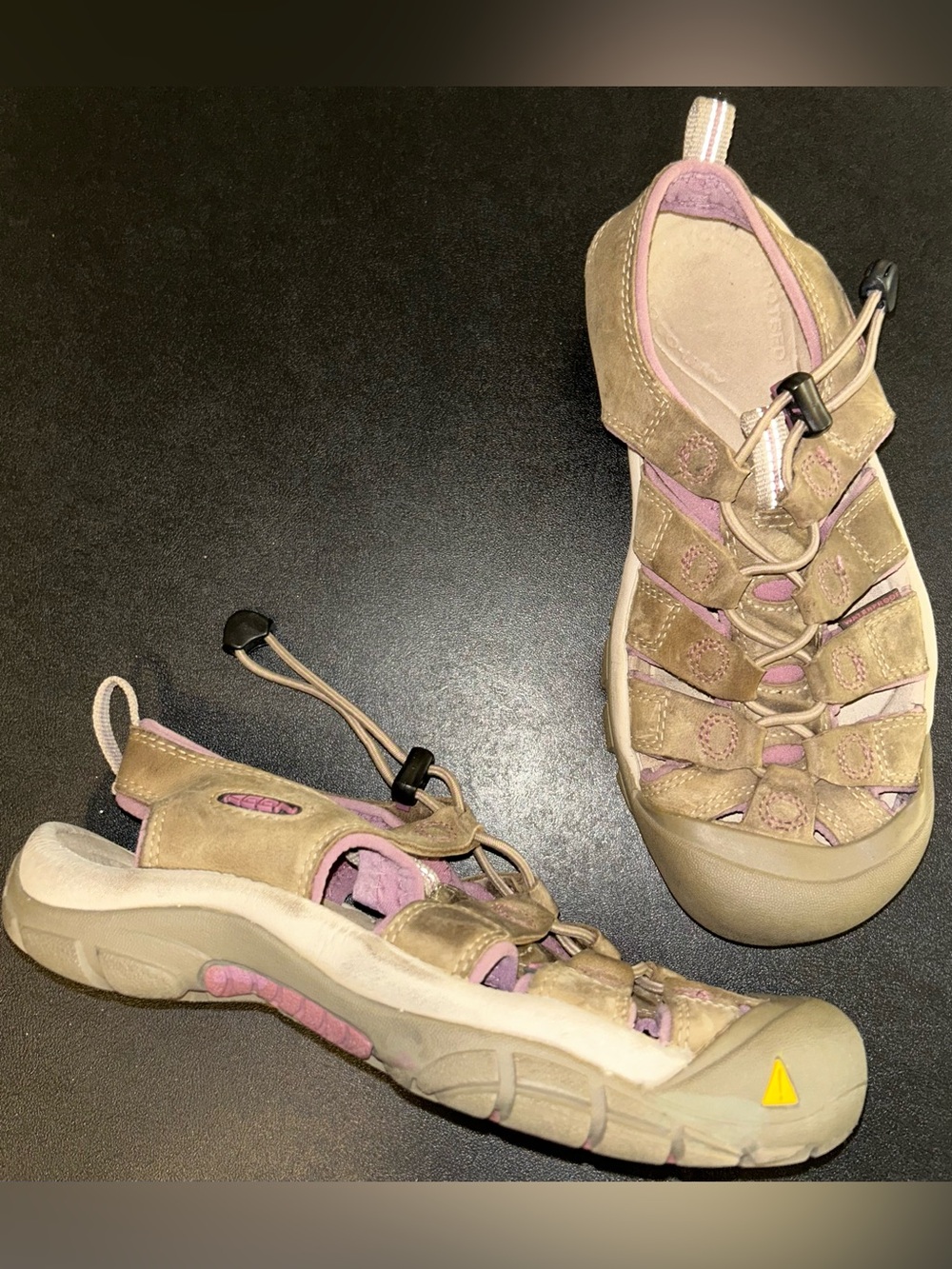 Keen Women's Size 7 Newport H2 Waterproof Hiking Tan Sandal